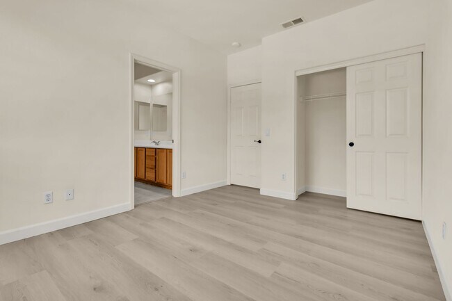 Building Photo - 10 Clearwater Cove