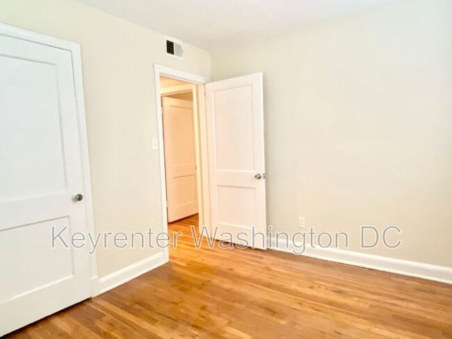 Building Photo - 4615 Central Ave NE