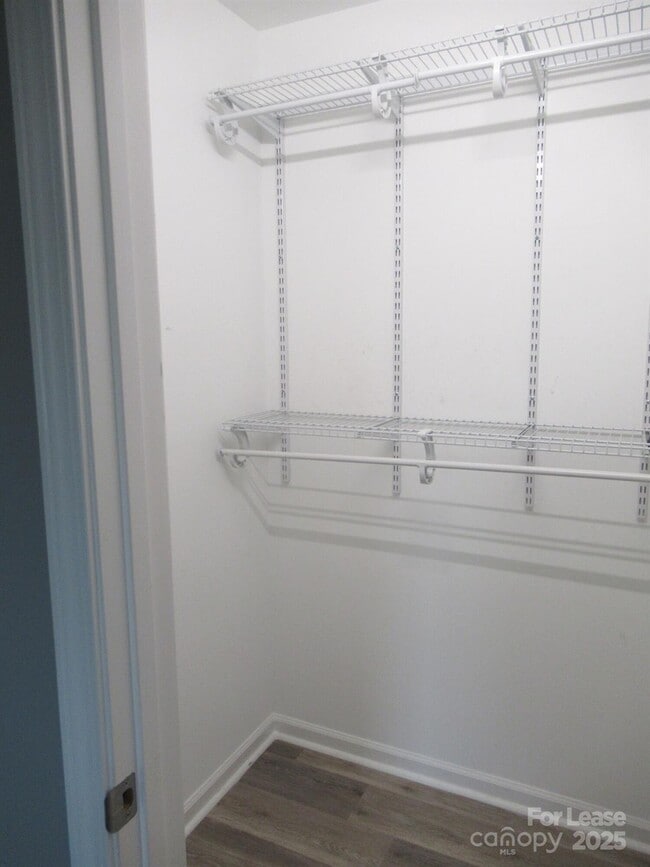 Building Photo - 143 Glen-Gar Dr