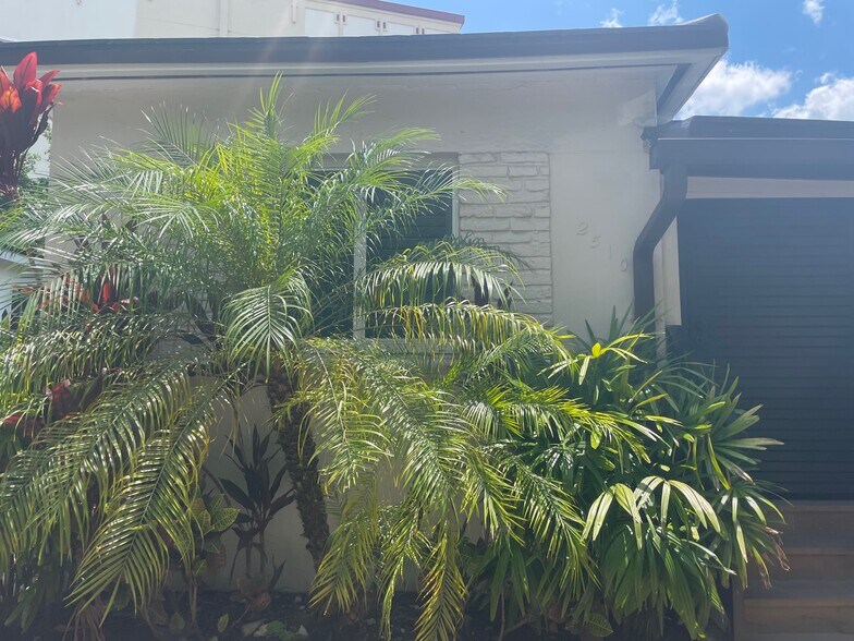 Building Photo - 2510 SW 27th St