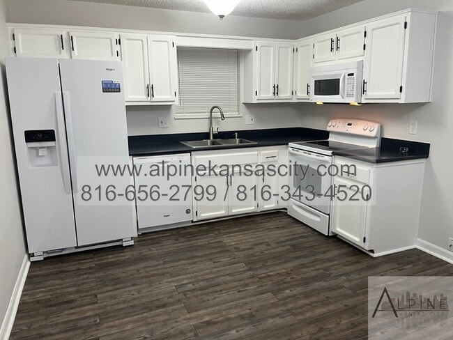 Building Photo - 2 Units Available Across from Congress Mid...