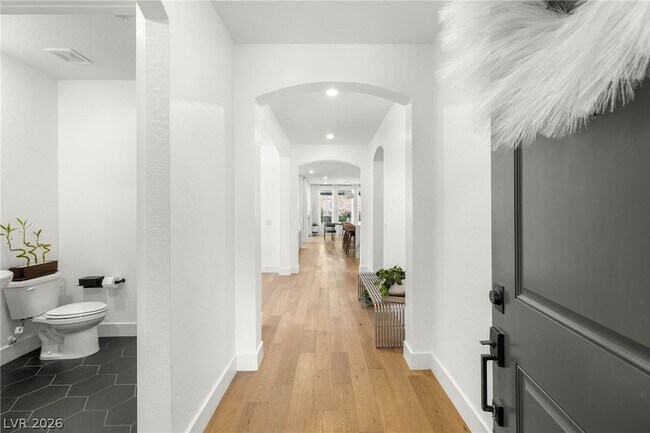 Building Photo - 6 Sun Lily Ln