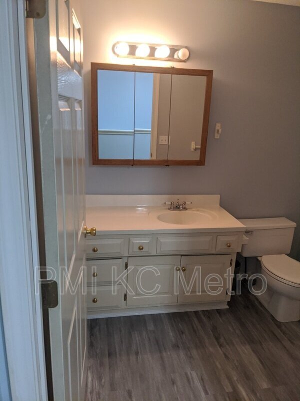 Building Photo - 16008 E T C Lea Rd