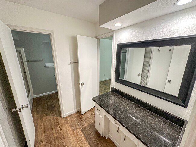 Building Photo - 4 Bedroom, 2 Bathroom Home in Woodway, TX!