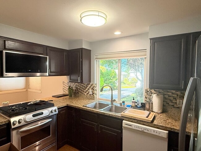 Building Photo - ? Charming 3BR/2.5BA Home in Kirkland, WA ?