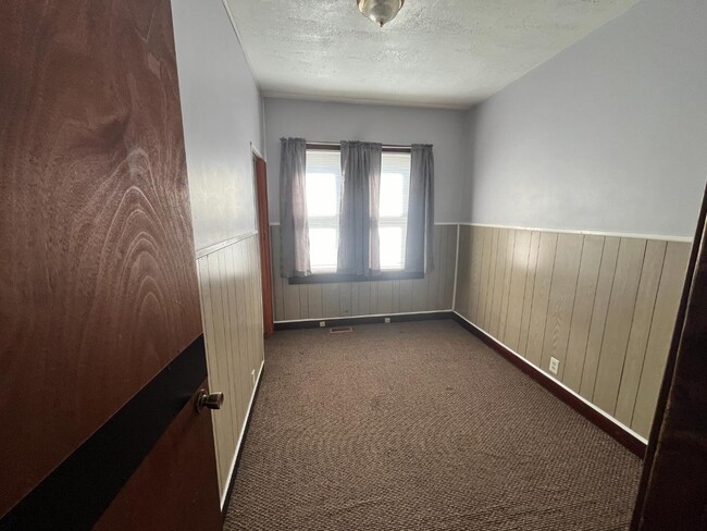 Building Photo - 1554 S Morton Ave