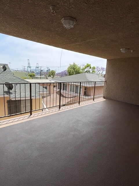Building Photo - 240 W Santa Cruz St