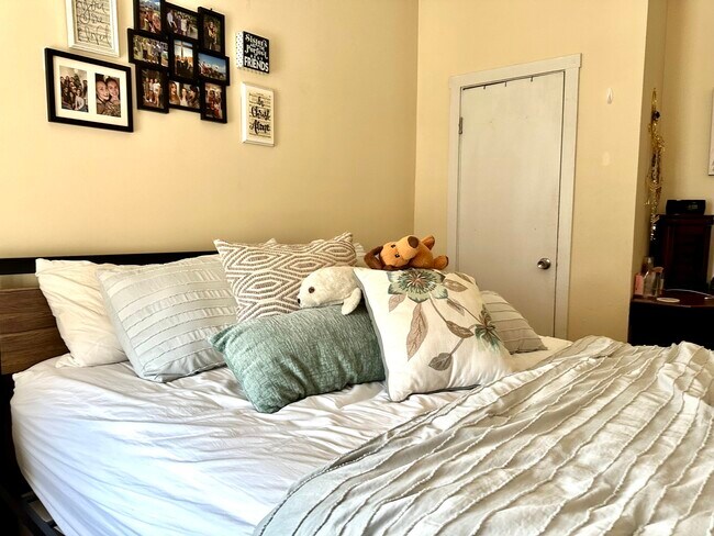 Building Photo - 108 Myrtle St