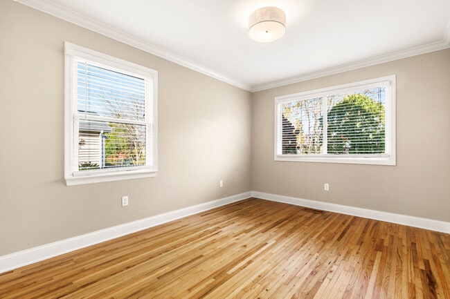 Building Photo - 2 Goldwin St