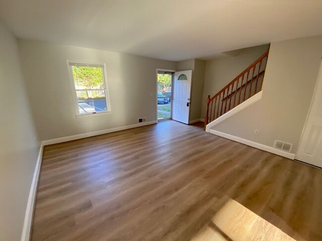 Building Photo - Ready Now! 3 bedroom Townhouse in Annapolis!
