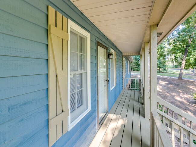 Building Photo - Spacious 3-Bed Home in District 6 with Pri...