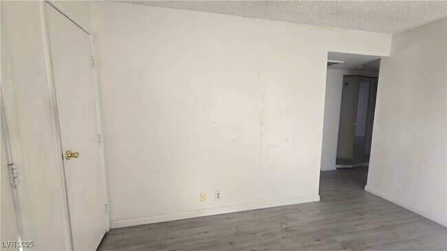 Building Photo - 5181 W Pioneer Ave