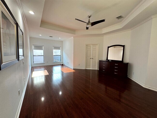 Building Photo - 824 Birdsall St