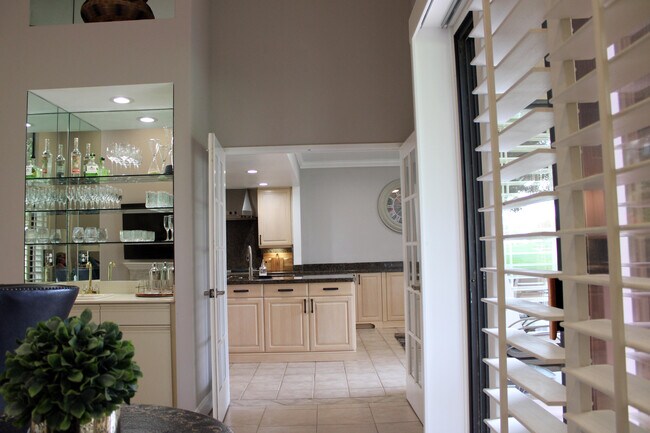 Building Photo - 55069 Oak-Hill