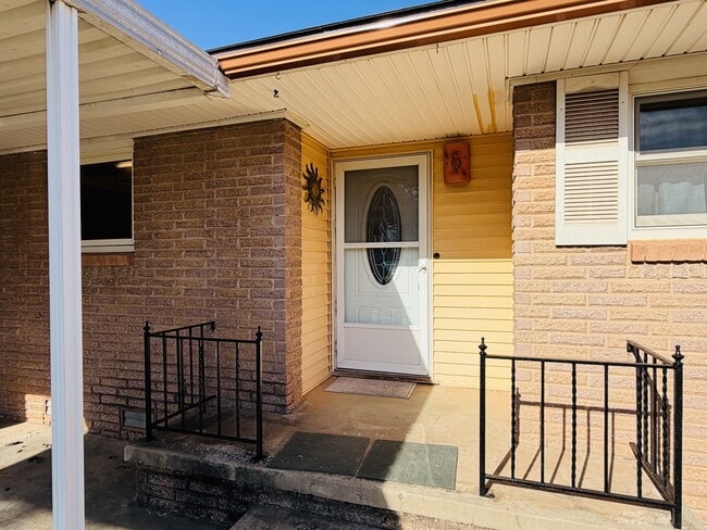 Building Photo - 29 Glenda Dr