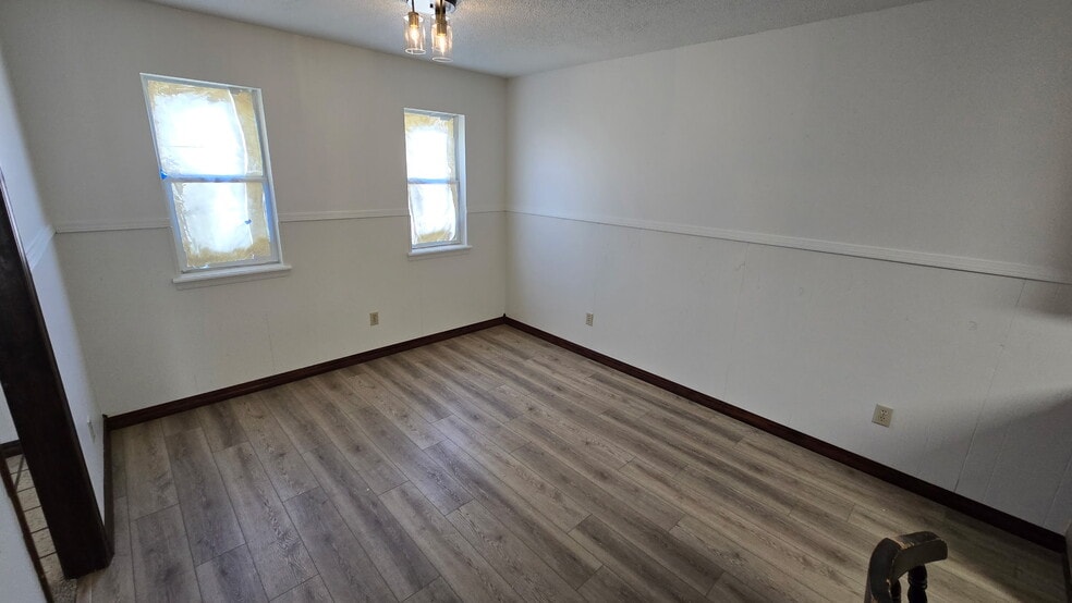 Building Photo - 2504 E 19th St