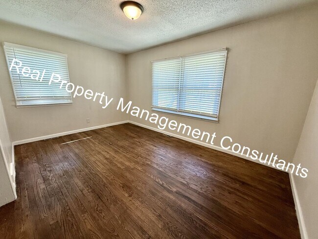 Building Photo - 2-Bedroom Home with Spacious Backyard & Deck