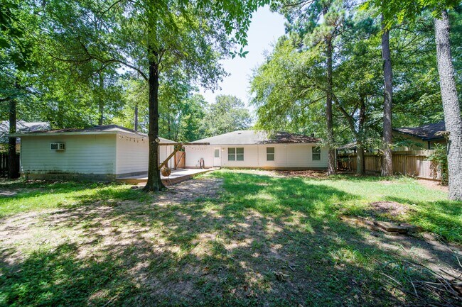 Building Photo - 327 Chateau Woods Pkwy Dr