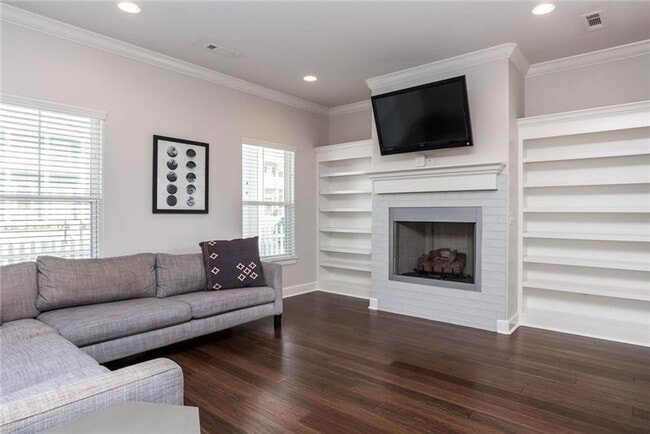 Building Photo - 3 bedroom 2.5 bath new home centrally located