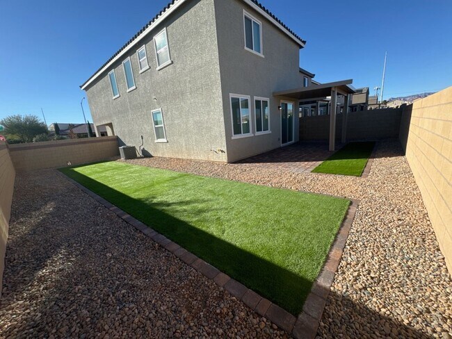 Building Photo - Brand New Home