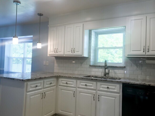 Building Photo - Ranch Home Close to Fort Gordon! Perfect for Military Family!
