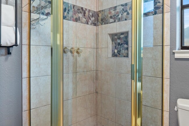 Building Photo - 421 St Andrews St