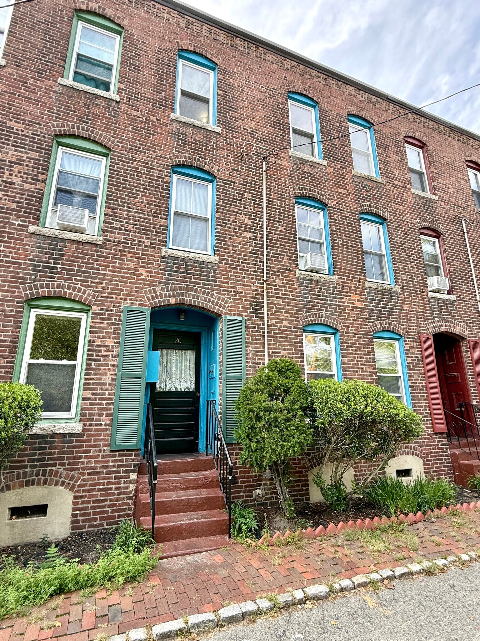 Building Photo - 20 Mead St