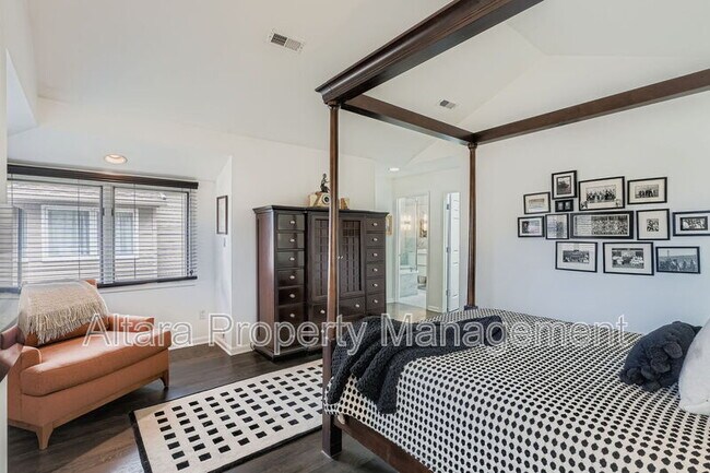 Building Photo - 287 S Holly St