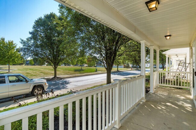 Building Photo - 1383 Pansy St