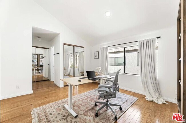 Building Photo - 1108 18th St