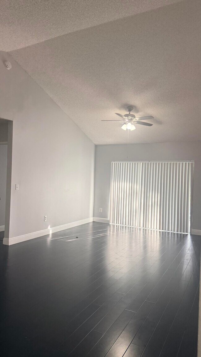Building Photo - 2640 S University Dr