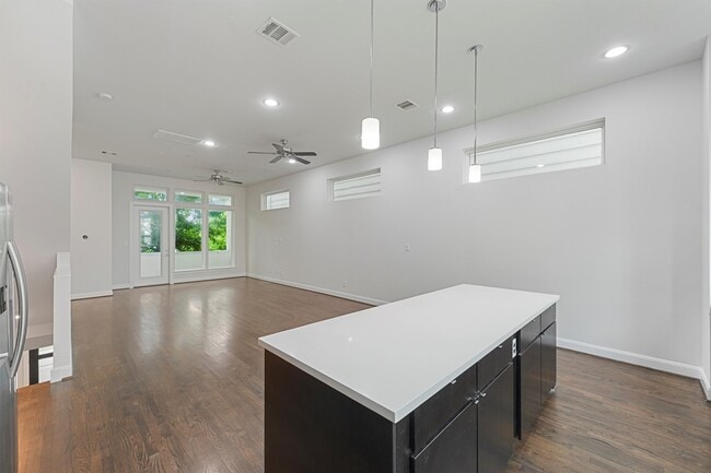 Building Photo - 3141 Leeland St