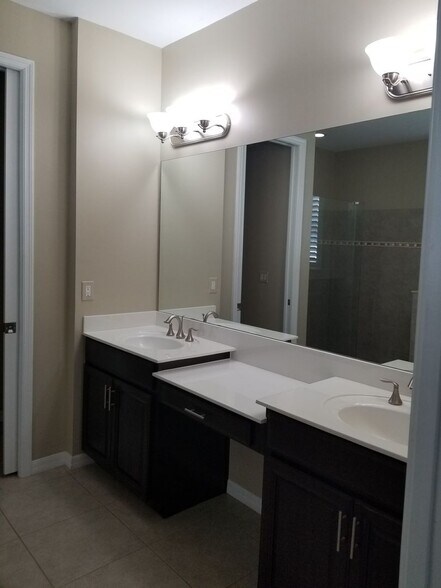 Building Photo - Celebration Cape - Gated Community - 3/2+Den/2 car garage