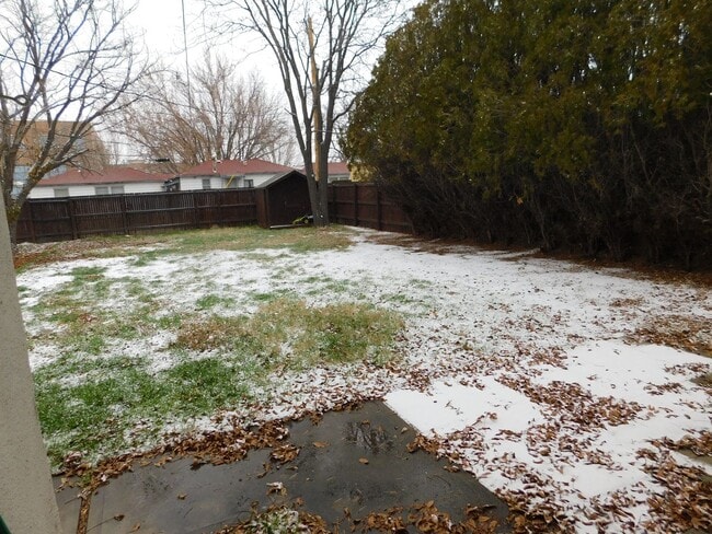 Building Photo - Close to CMU/St Mary's