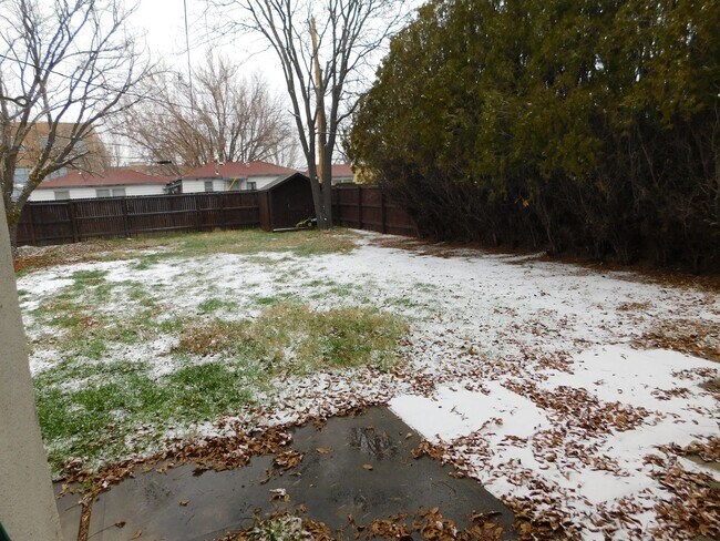 Building Photo - Walking Distance CMU/St Mary's