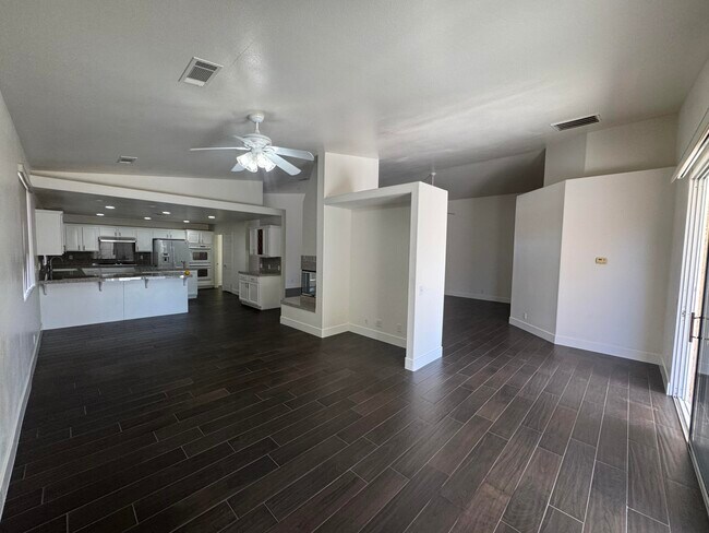 Building Photo - 74081 W Petunia Pl