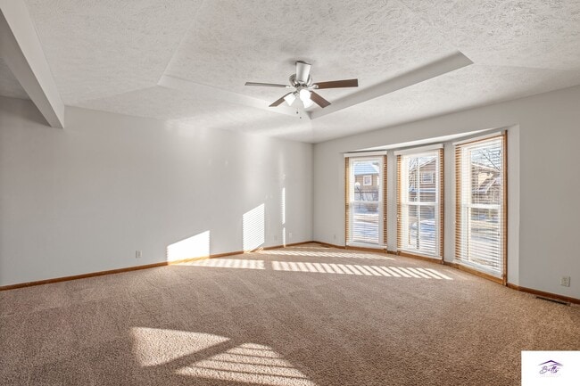 Building Photo - AVAILABLE NOW!