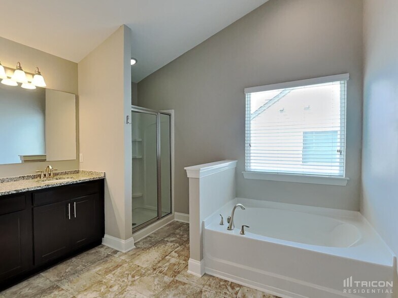 Building Photo - 2203 Wise Owl Dr