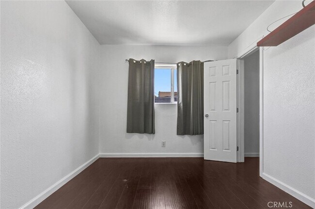 Building Photo - 1401 E 118th St