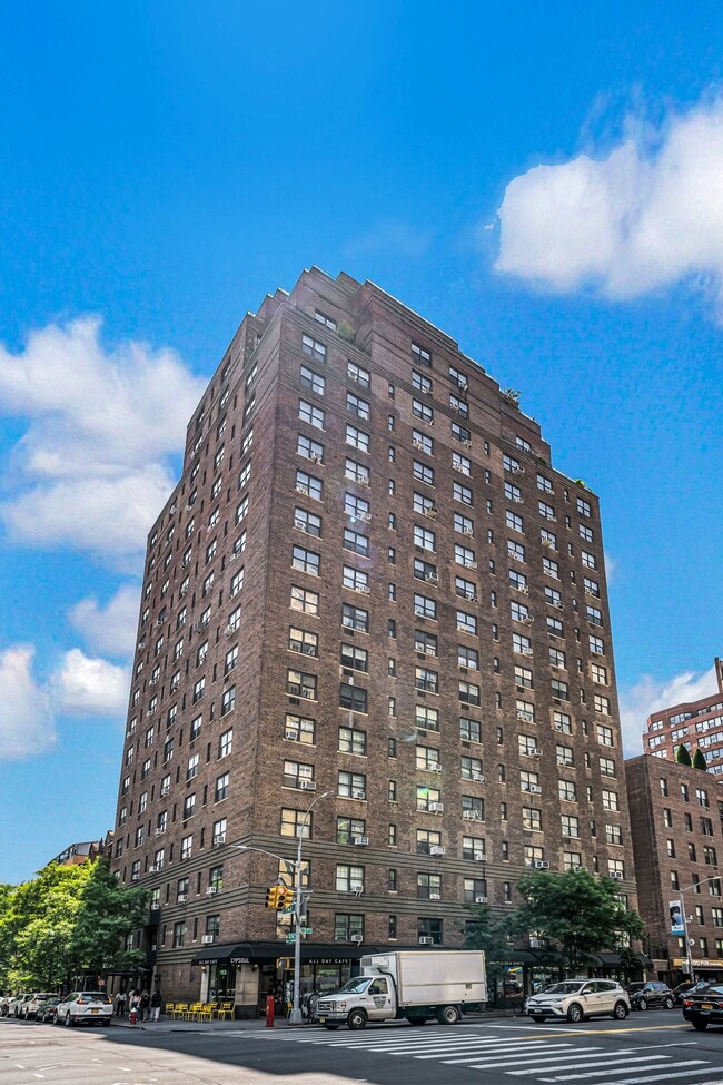 Building Photo - 200 E 16th St