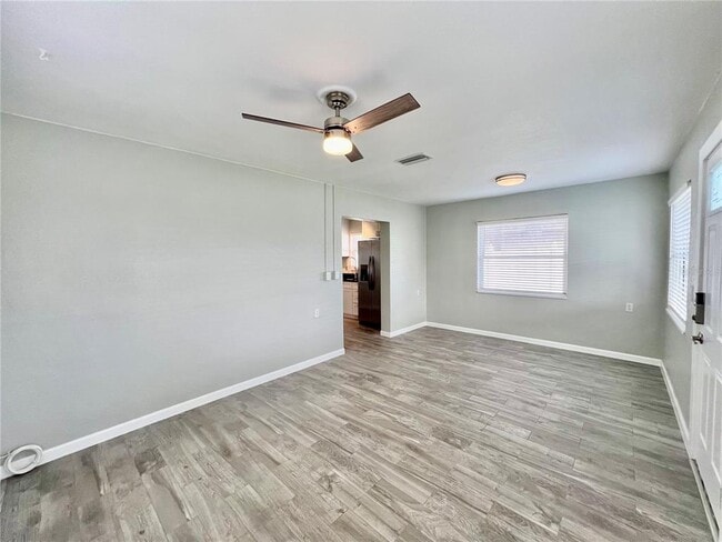 Building Photo - 107 W Minnehaha St