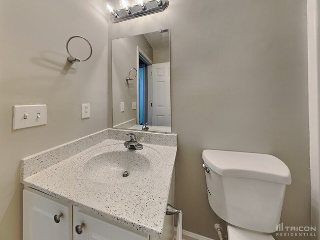 Building Photo - 455 Hunters Crossing Dr