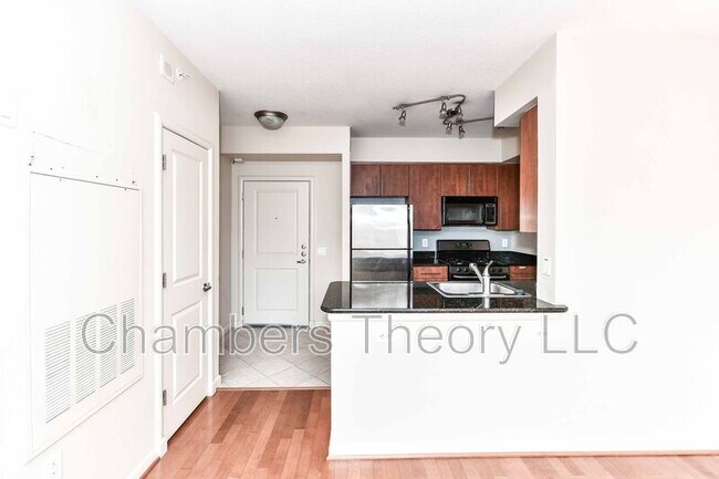 Building Photo - 1021 N Garfield St