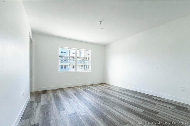 Building Photo - 405 NE 35th Ct