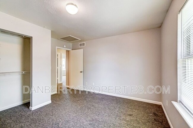 Building Photo - 3571 Turret Green Dr