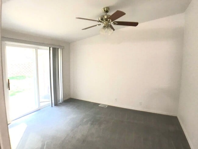 Building Photo - Jemez Mountains 3 bedroom with an open layout and large living areas and kitchen.