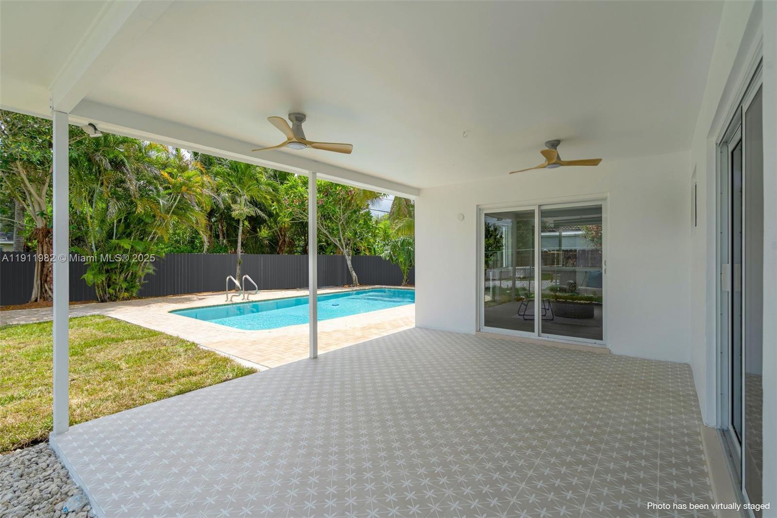 Building Photo - 3920 Hayes St