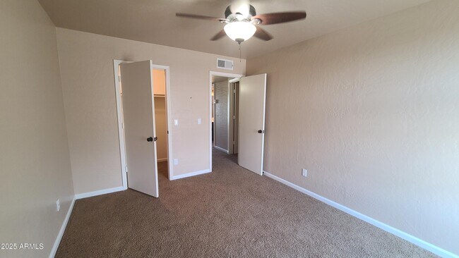 Building Photo - 1002 E Hearne Way