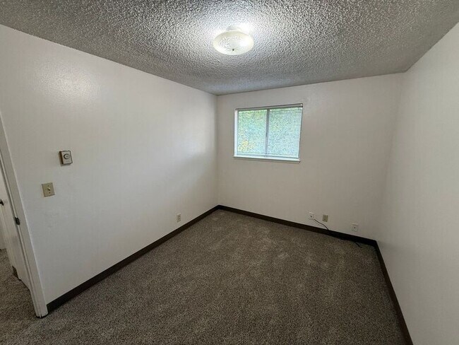 Building Photo - 3346 Willow Ct SE