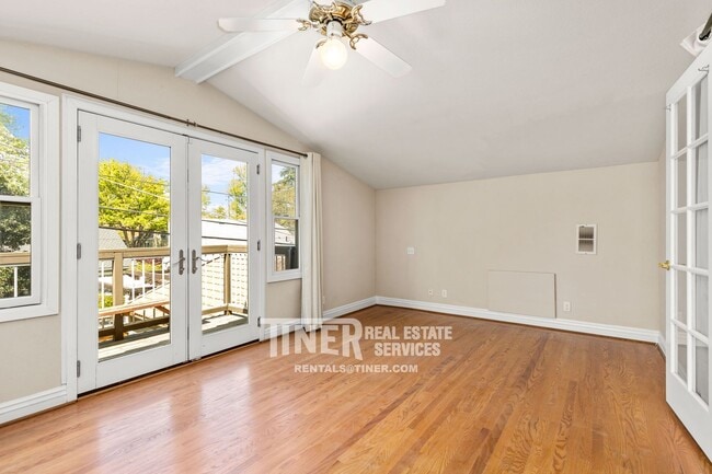 Building Photo - 842 42nd St